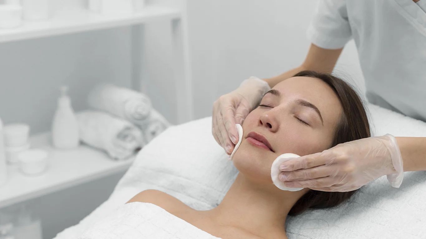 Limpieza facial profunda en Weston Florida con Hydraglow VIP para una piel limpia, hidratada y radiante